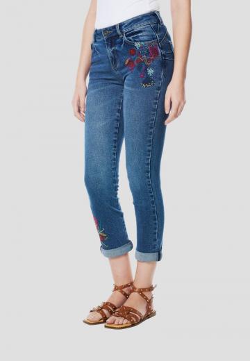 Короткие джинсы