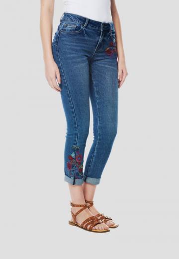 Короткие джинсы