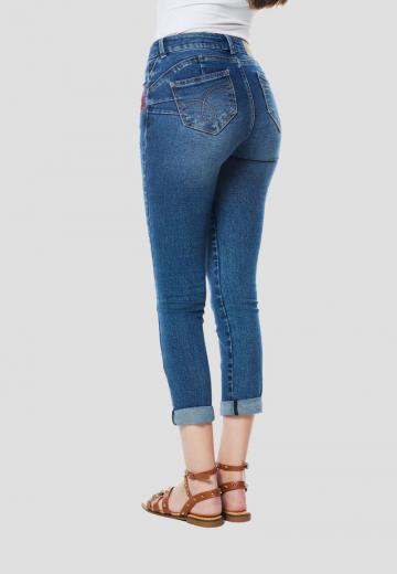 Короткие джинсы