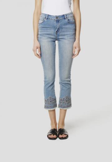 Короткие джинсы