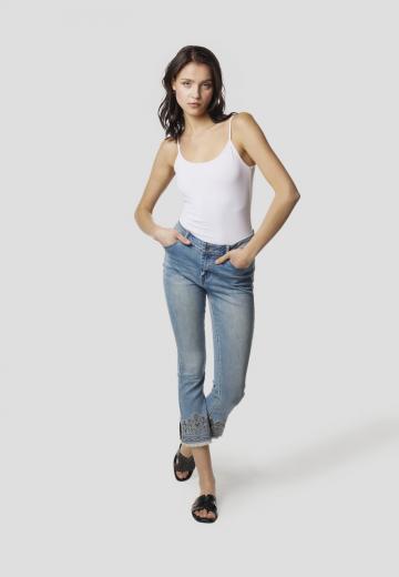 Короткие джинсы