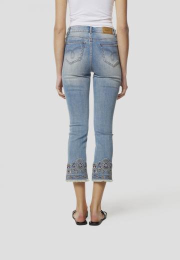 Короткие джинсы