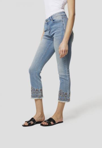 Короткие джинсы