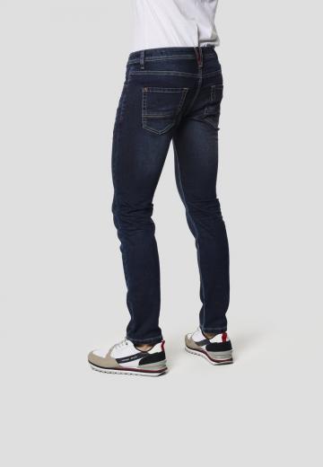 Узкие джинсы