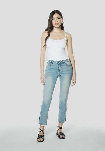 Короткие джинсы