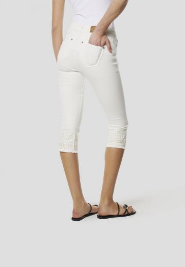 Короткие джинсы