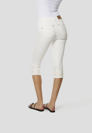 Короткие джинсы
