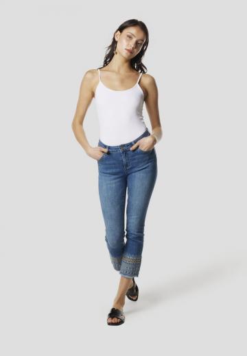 Короткие джинсы