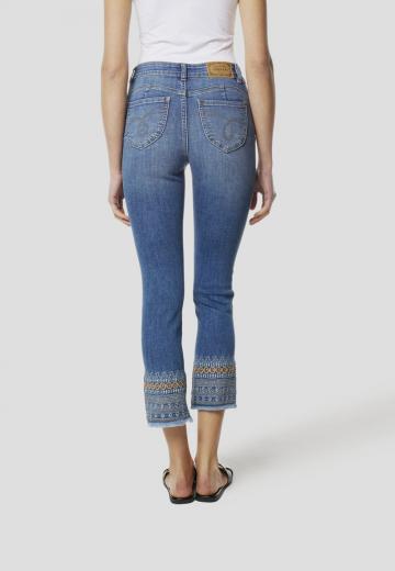 Короткие джинсы