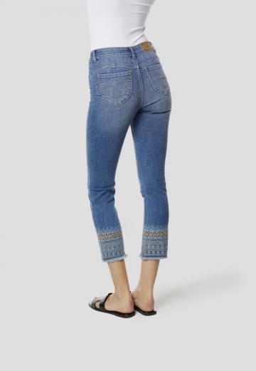 Короткие джинсы