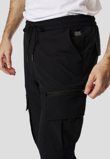 Брюки с накладными карманами