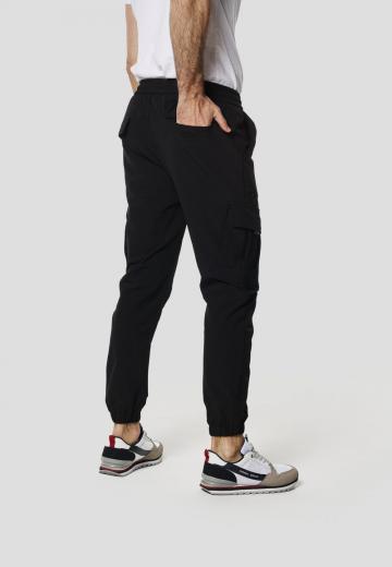 Брюки с накладными карманами