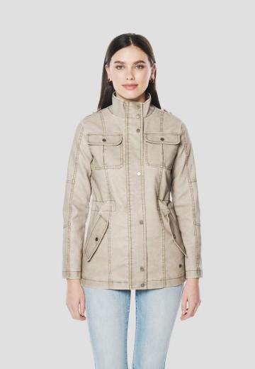 Куртка с накладнымит карманами