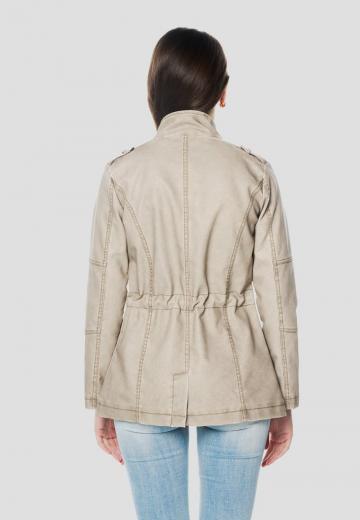 Куртка с накладнымит карманами