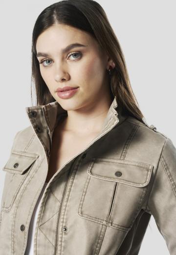 Куртка с накладнымит карманами