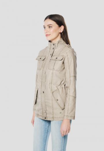 Куртка с накладнымит карманами