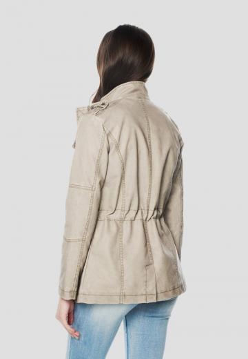 Куртка с накладнымит карманами