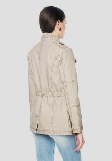 Куртка с накладнымит карманами