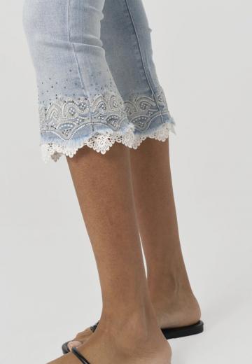 Короткие джинсы