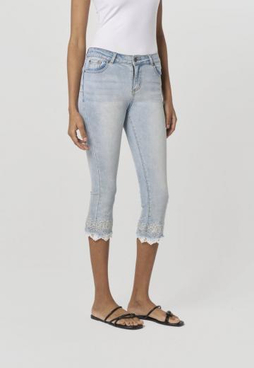 Короткие джинсы