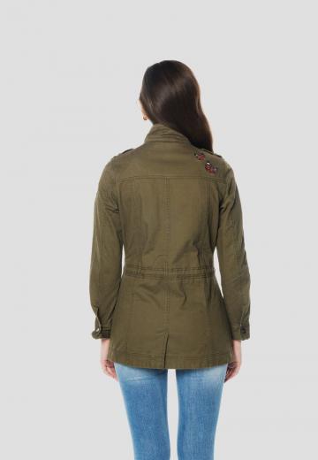 Куртка с накладнымит карманами