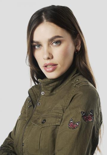 Куртка с накладнымит карманами