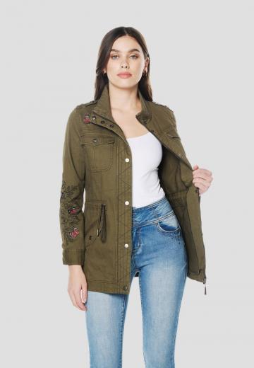 Куртка с накладнымит карманами