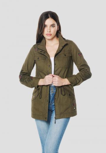 Куртка с накладнымит карманами