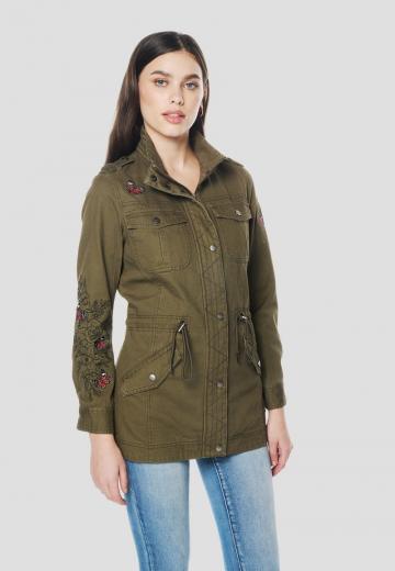 Куртка с накладнымит карманами
