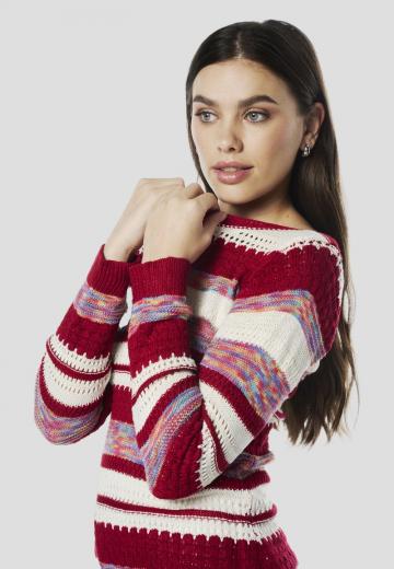 Пуловер в полоску