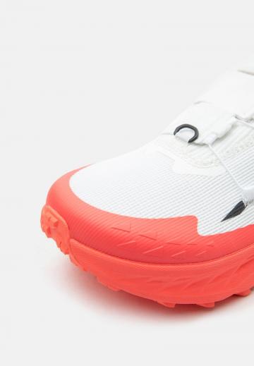 Беговые кроссовки