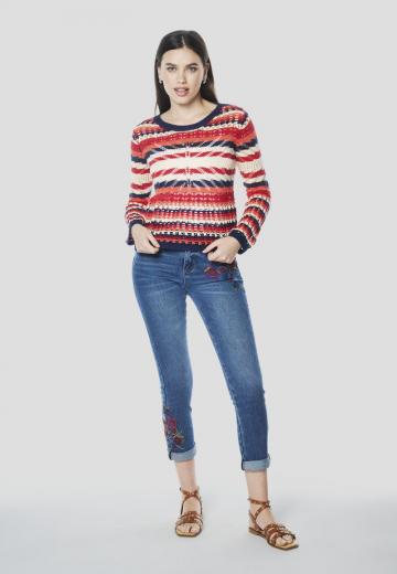 Пуловер в полоску