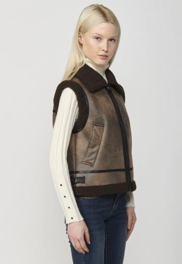 Пуховой жилет