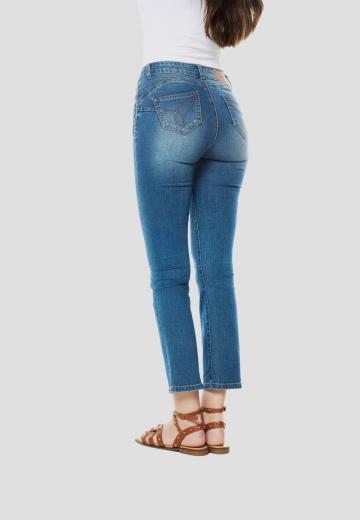 Короткие джинсы