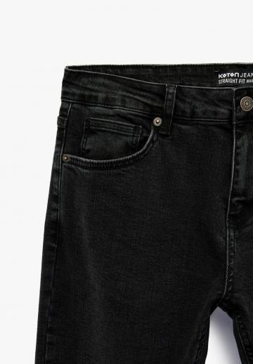 Прямые джинсы