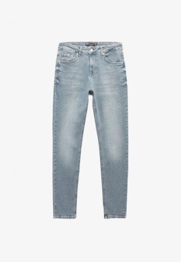 Узкие джинсы