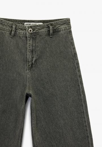 Прямые джинсы