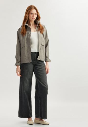 Куртка с накладнымит карманами