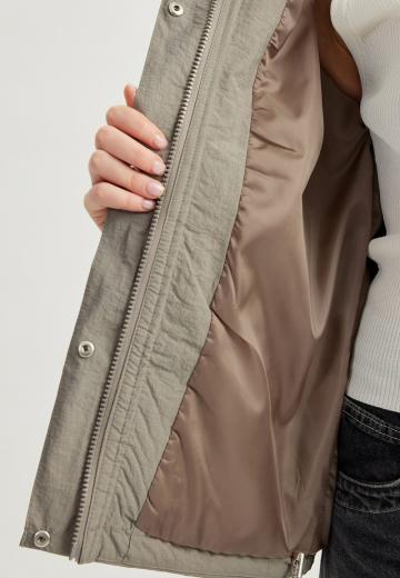 Куртка с накладнымит карманами