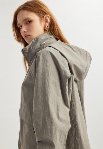 Куртка с накладнымит карманами