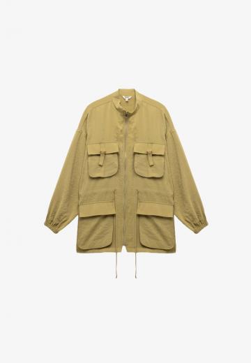 Куртка с накладнымит карманами