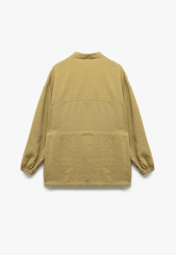 Куртка с накладнымит карманами