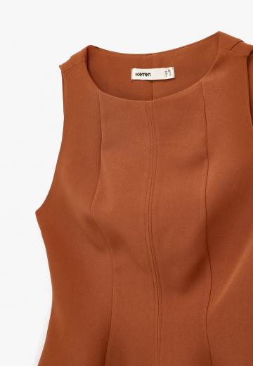 Блузка без рукавов