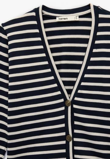 Вязаная кофта