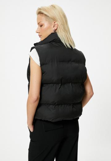 Стеганый жилет