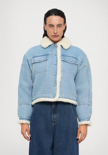 Джинсовая куртка
