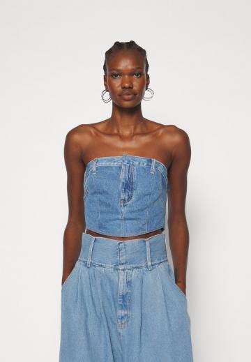 Топ без бретелек