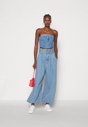 Топ без бретелек