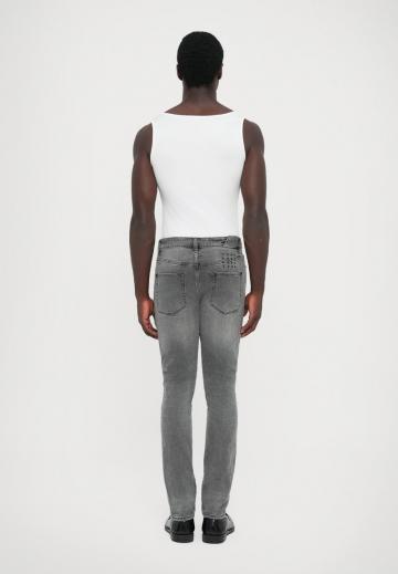 Узкие джинсы