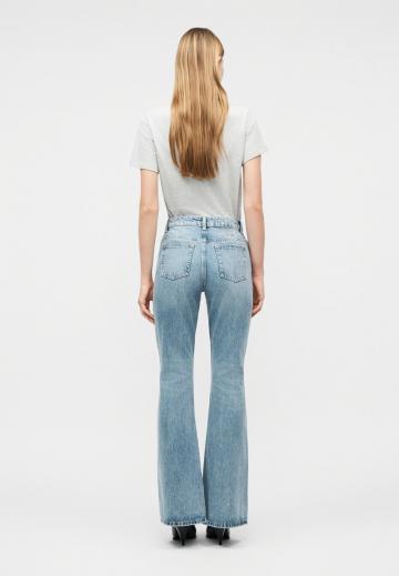 Клешеные джинсы